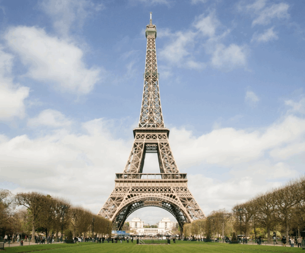 Tour Eiffel - triangle shape